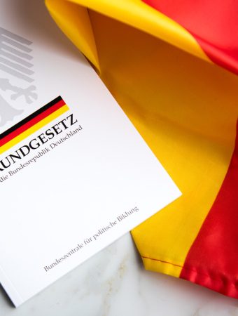 Die Regierenden setzen sich über Recht und Gesetz hinweg